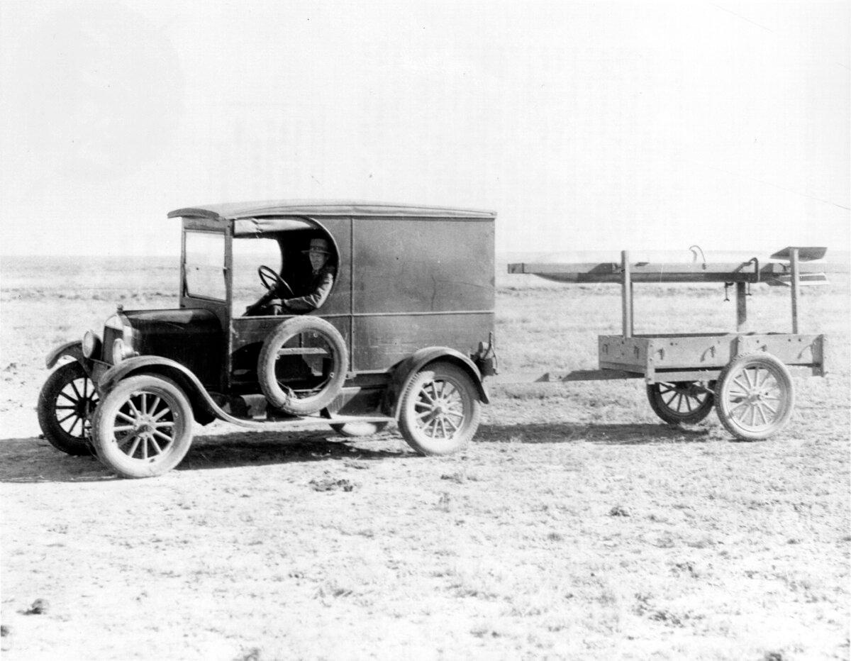 Goddard towing a rocket in Roswell, N.M. (Public Domain)