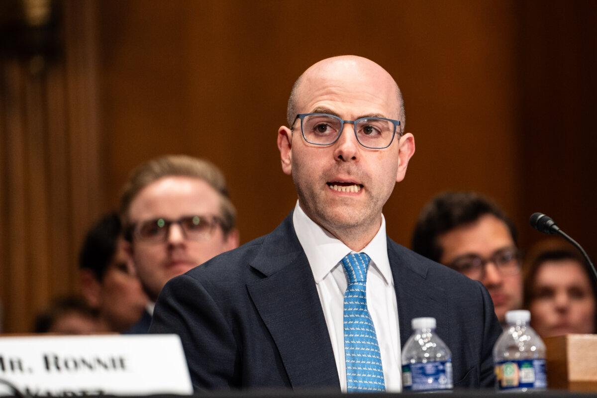Fed Split Over December Rate Cuts, Raising Economic Uncertainty | USNN World News Stephen Miran, nominee for the Federal Reserve Board of Governors, testifies before the Committee on Banking, Housing, and Urban Affairs on Capitol Hill in Washington on Sept. 4, 2025. (Madalina Kilroy/The Epoch Times)