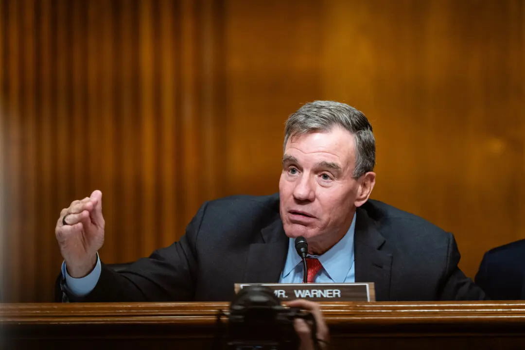 Democrats Excluded From Congressional Briefing on Boat Strikes, Warner Says