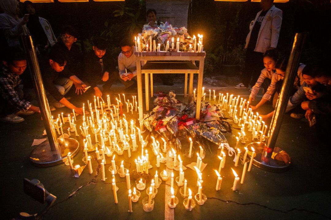 Day in Photos: Indonesian Protester Killed, Drought in Iraq, and Grape Harvest