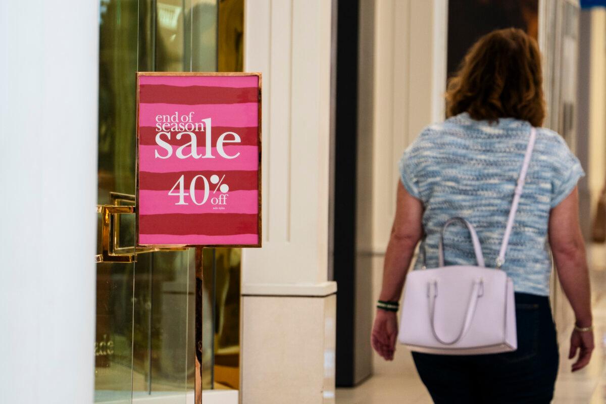 A shopper passes an end-of-season sale sign at the Mall of America in Bloomington, Minn., on Aug. 29, 2025. (Madalina Kilroy/The Epoch Times)