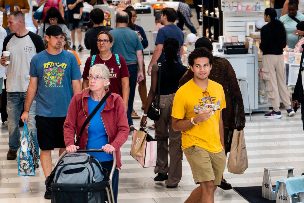 People shop at the Mall of America in Bloomington, Minn., on Aug. 29, 2025. (Madalina Kilroy/The Epoch Times)
