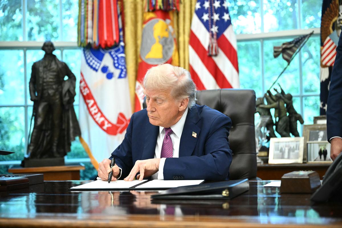 Trump Signs 200th Executive Order, Setting Fastest Pace in Modern History