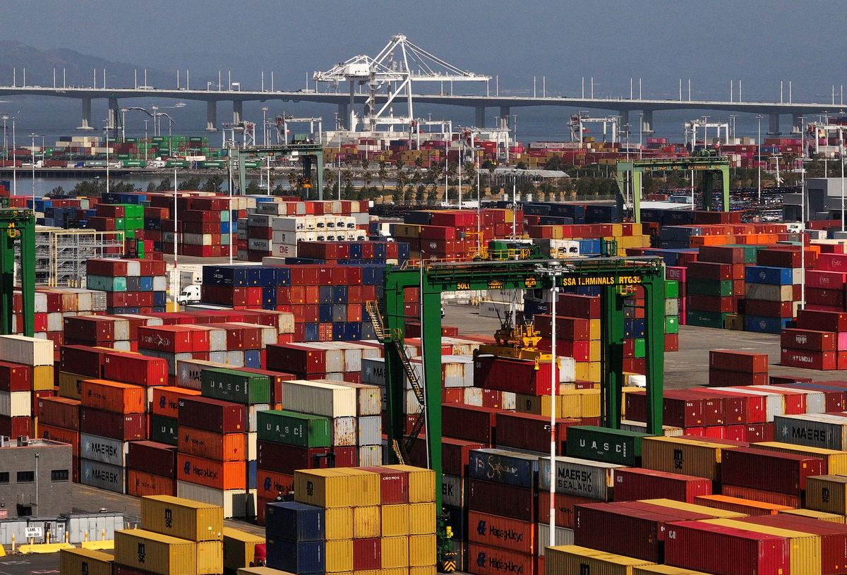 Trump Signs Order on Tariff Reductions for ‘Aligned Partners,’ Certain Products