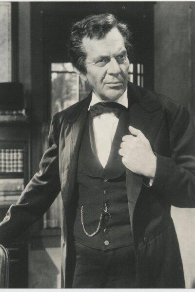 Abraham Lincoln (Raymond Massey) as a statesman, in "Abe Lincoln in Illinois." (RKO Radio Pictures)