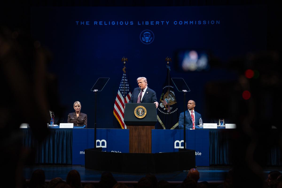 Education Department to Issue Guidance Protecting Right to Prayer, Trump Says