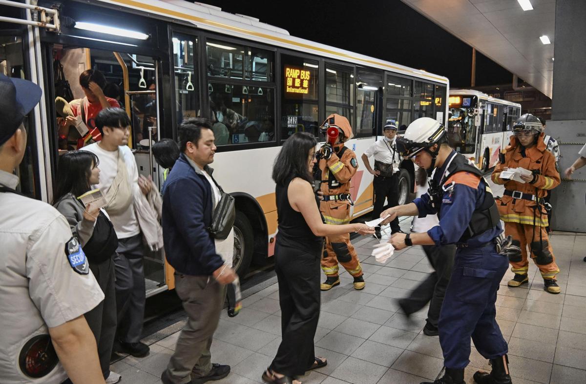 United Airlines Flight Makes Emergency Landing in Japan, 2 Injured