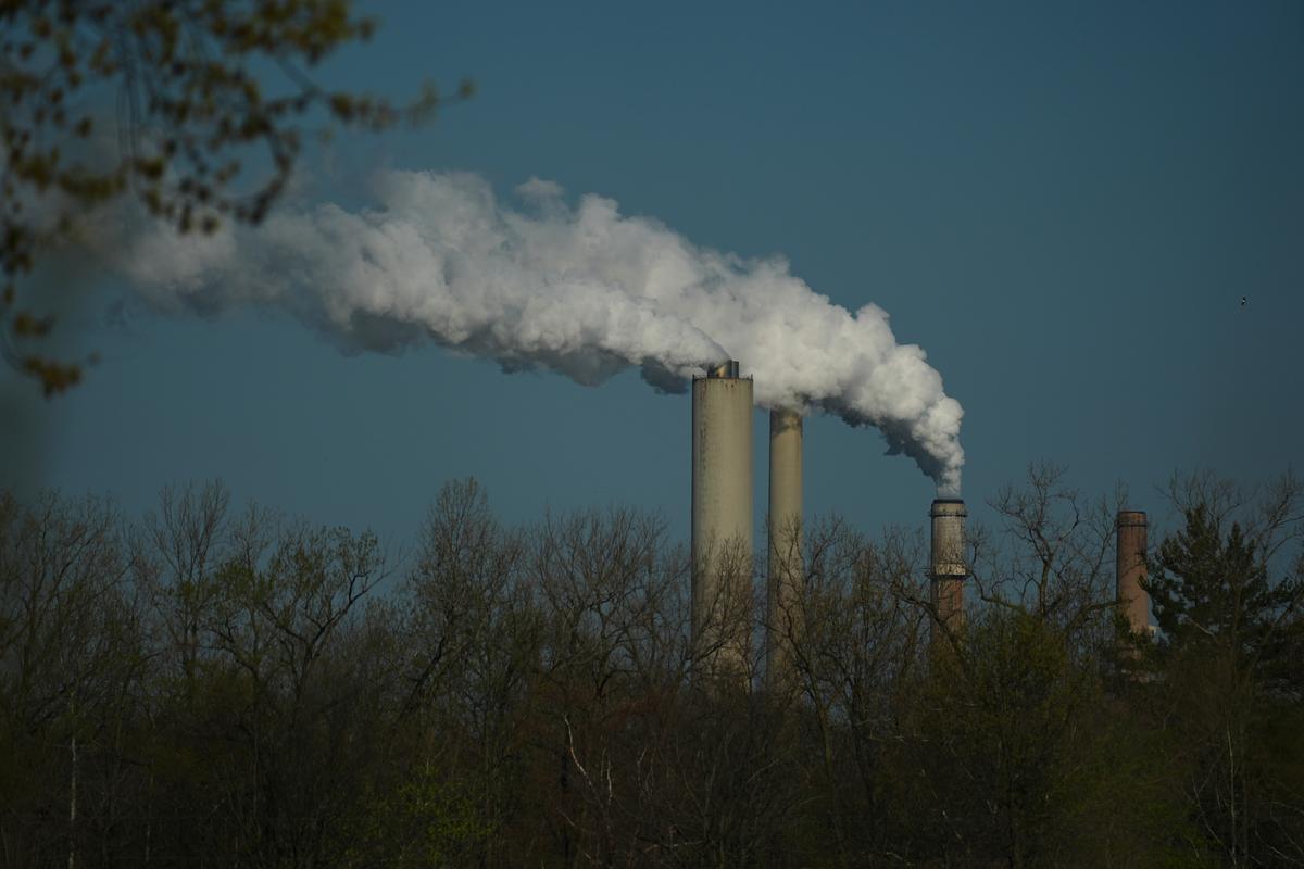 EPA Moves to Repeal Greenhouse Gas Emissions Reporting Rules, Citing Burdens on Industry thumbnail