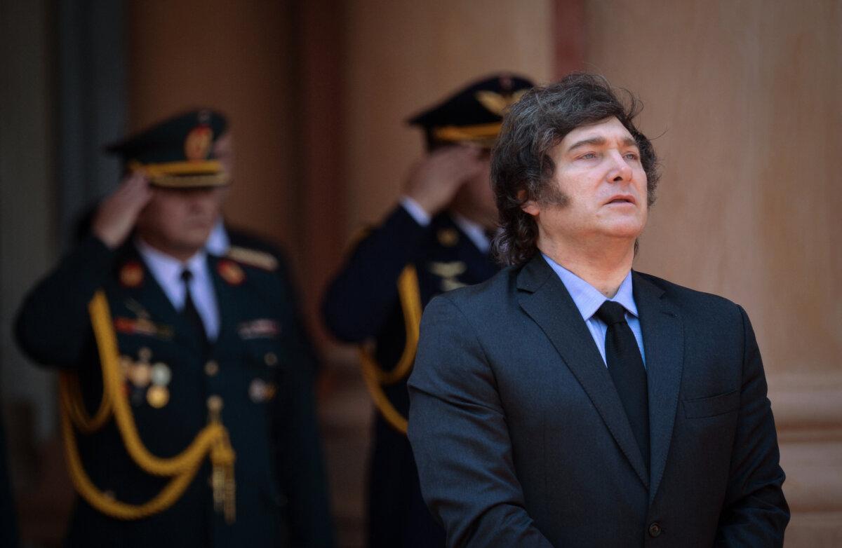Vigils and Tributes for Charlie Kirk Span the Globe | USNN World News Argentine President Javier Milei receives military honors at Palacio de Lopez in Asunción, Paraguay, on Sept. 16, 2025. (Daniel Duarte/AFP via Getty Images)