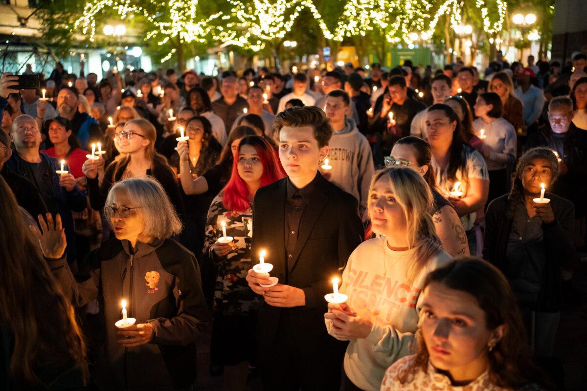 Vigils and Tributes for Charlie Kirk Span the Globe | USNN World News Attendees hold candles during a candlelight vigil and prayer event for Turning Point USA founder Charlie Kirk in Seattle on Sept. 10, 2025. (David Ryder/Getty Images)