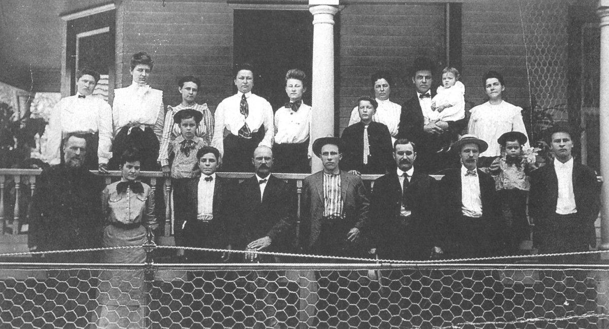 The Teetor family lived their lives as if Ralph (front row, 3rd from L) could see normally. (Syracuse-Wawasee Historical Museum)