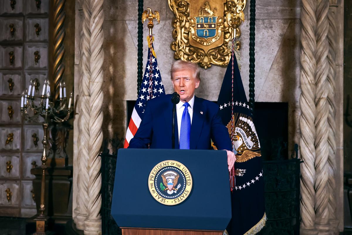 2025年2月18日,特朗普總統在佛羅里達州棕櫚灘(Palm Beach)的海湖莊園(Mar-a-Lago)簽署擴大試管嬰兒服務的行政命令前發表講話。(Joe Raedle/Getty Images)