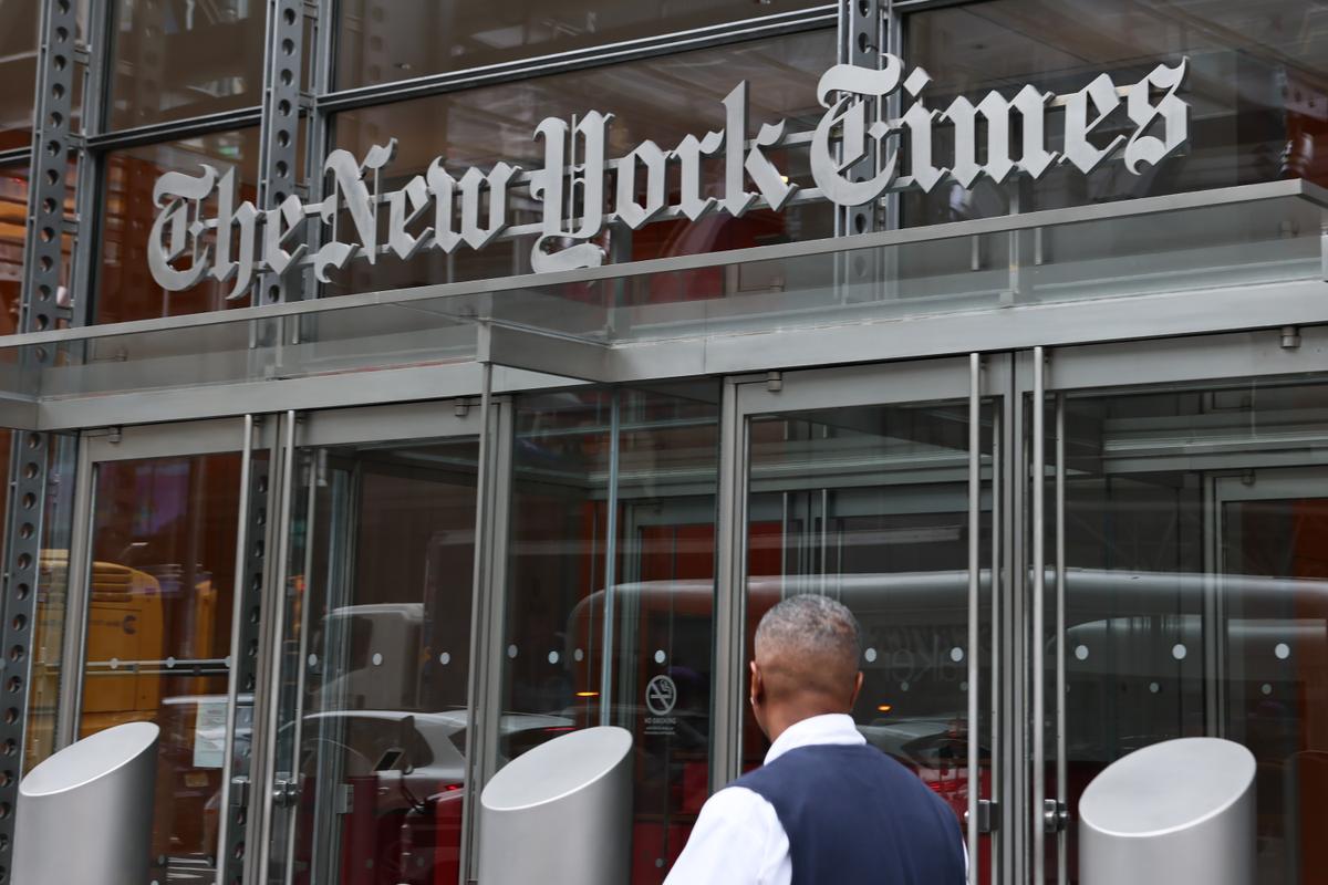 Trump Refiles $15 Billion Defamation Lawsuit Against New York Times After Court Dismissal thumbnail