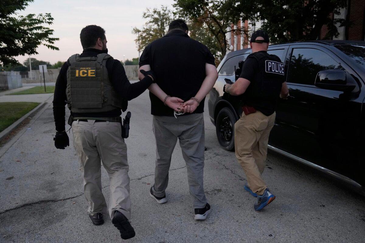 U.S. Immigration and Customs Enforcement agents make an arrest during an early morning operation in Park Ridge, Ill., on Sept. 19, 2025. (AP Photo/Erin Hooley)