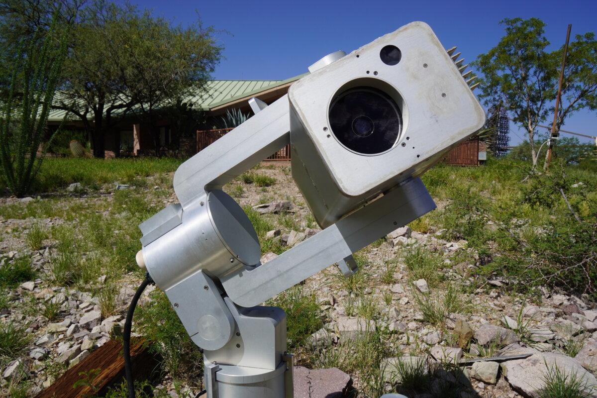 A close-up view of a robotic telescope at the Whipple Observatory on Aug. 23, 2025. (Allan Stein/The Epoch Times)