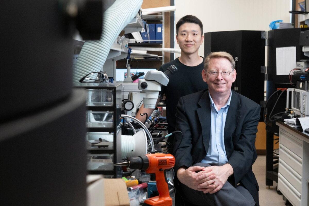 UCI electrical engineering and computer science professor Peter Burke (R) and graduate student Sangjun Noh are working on a handheld "electronic nose." (Steve Zylius / UC Irvine)
