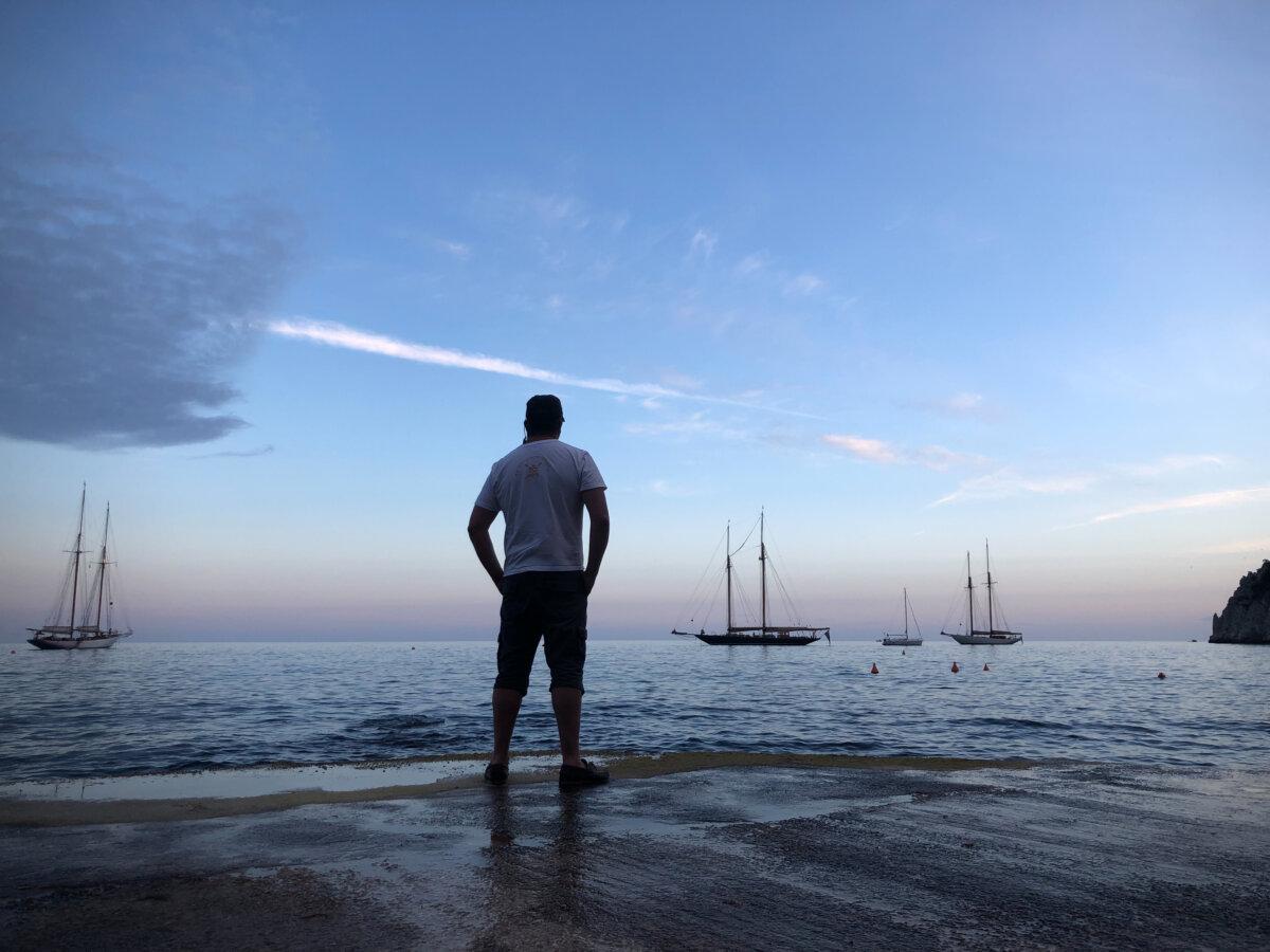 Marine artist Shane Couch at the Capri Classica 2019, in Italy. The Capri Classica was the first round of the International Schooner Association’s 2019 Schooner Cup Series. (Courtesy of Shane Couch)
