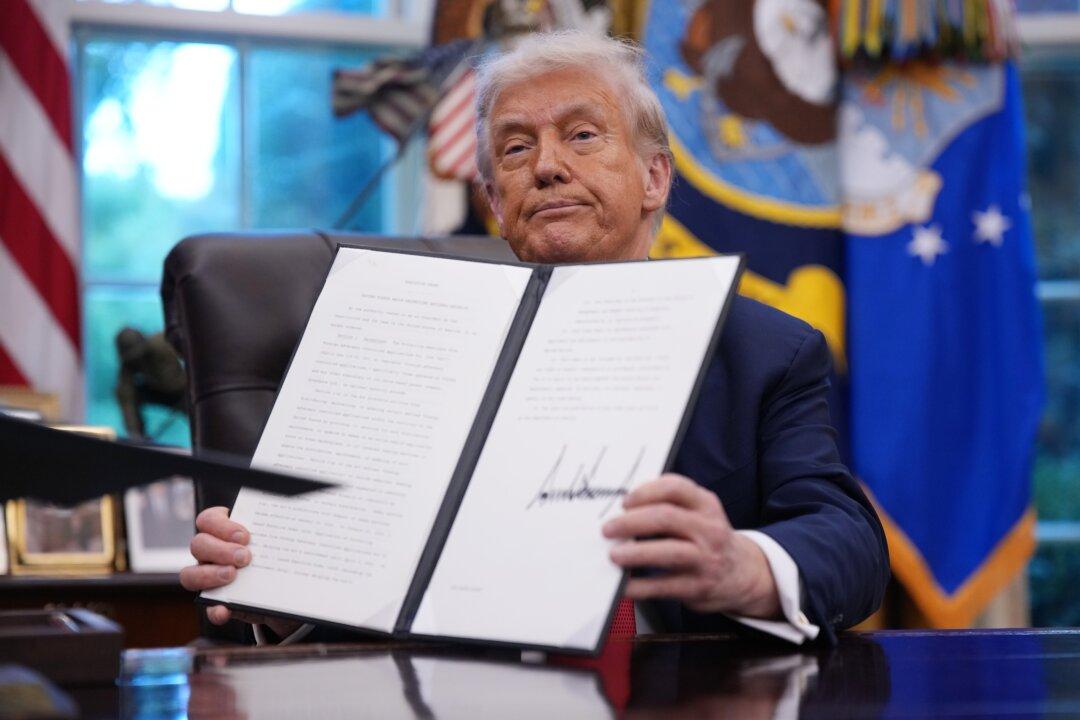 Trump Signs Memorandum to Combat Domestic Terror, Organized Political Violence