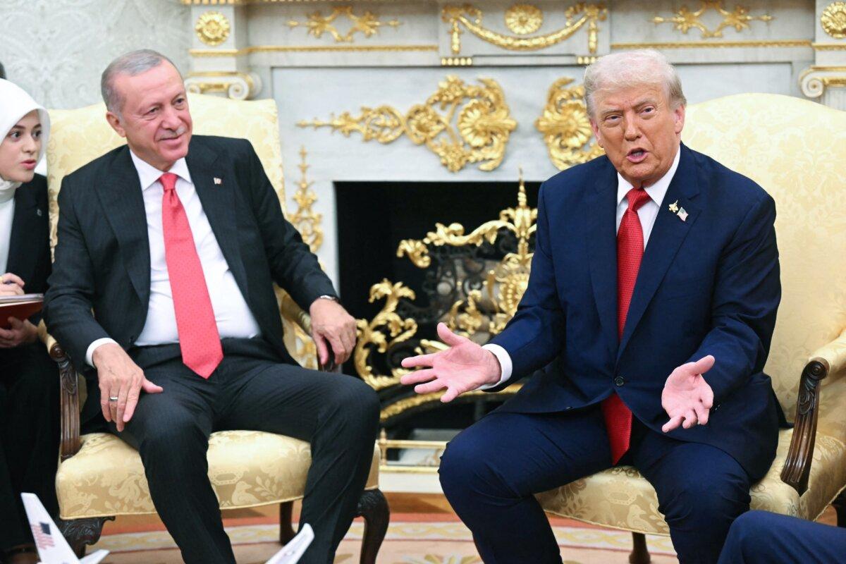 U.S. President Donald Trump meets with Turkey's President Recep Tayyip Erdogan in the Oval Office of the White House on Sept. 25, 2025. (Saul Loeb/AFP via Getty Images)