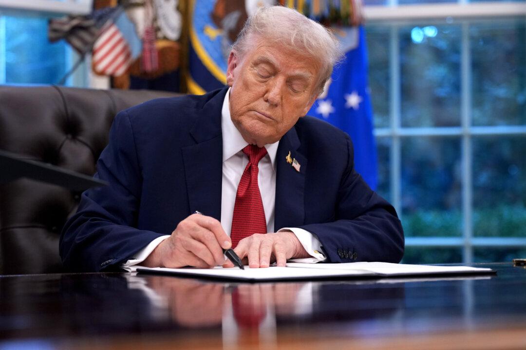 Trump Signs Memorandum to Combat Domestic Terror, Organized Political Violence