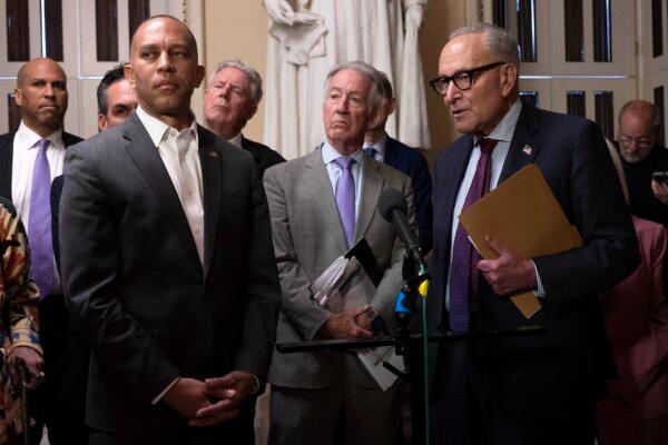 House Democrats Meet Privately on Government Shutdown