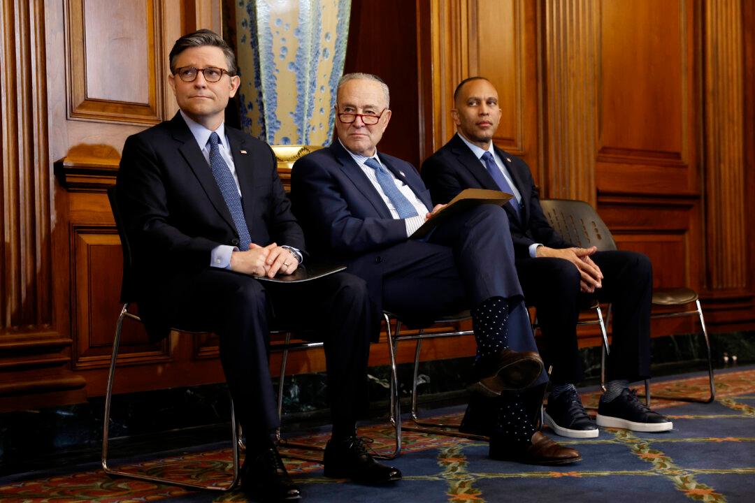 Republican, Democratic Leaders Dig In in Shutdown Standoff Ahead of Meeting With Trump