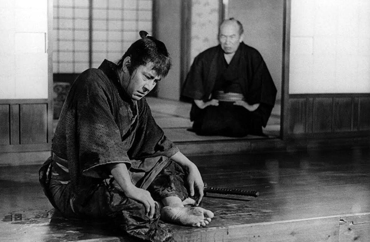 Tsuruchiyo Niiro (Toshiro Mifune, L) and his foster father Masagoro Kisoya (Eijiro Tono), in “Samurai Assassin.” (Toho)