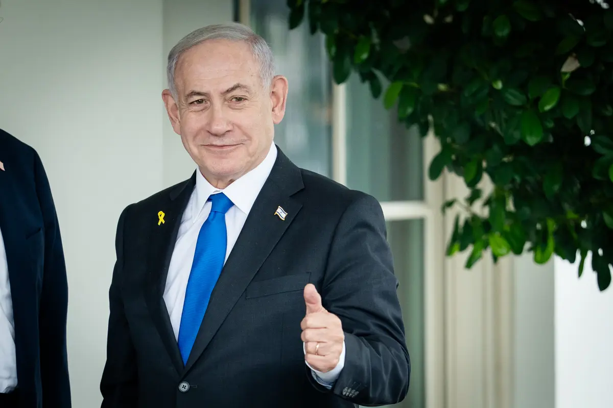 Israeli Prime Minister Netanyahu Seeks Pardon in Corruption Trial thumbnail