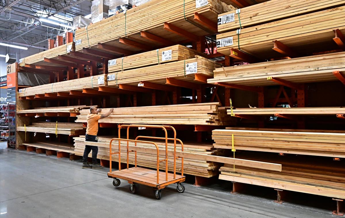 Trump Imposes 10 Percent Tariff on Lumber Imports, 25 Percent on Furniture thumbnail