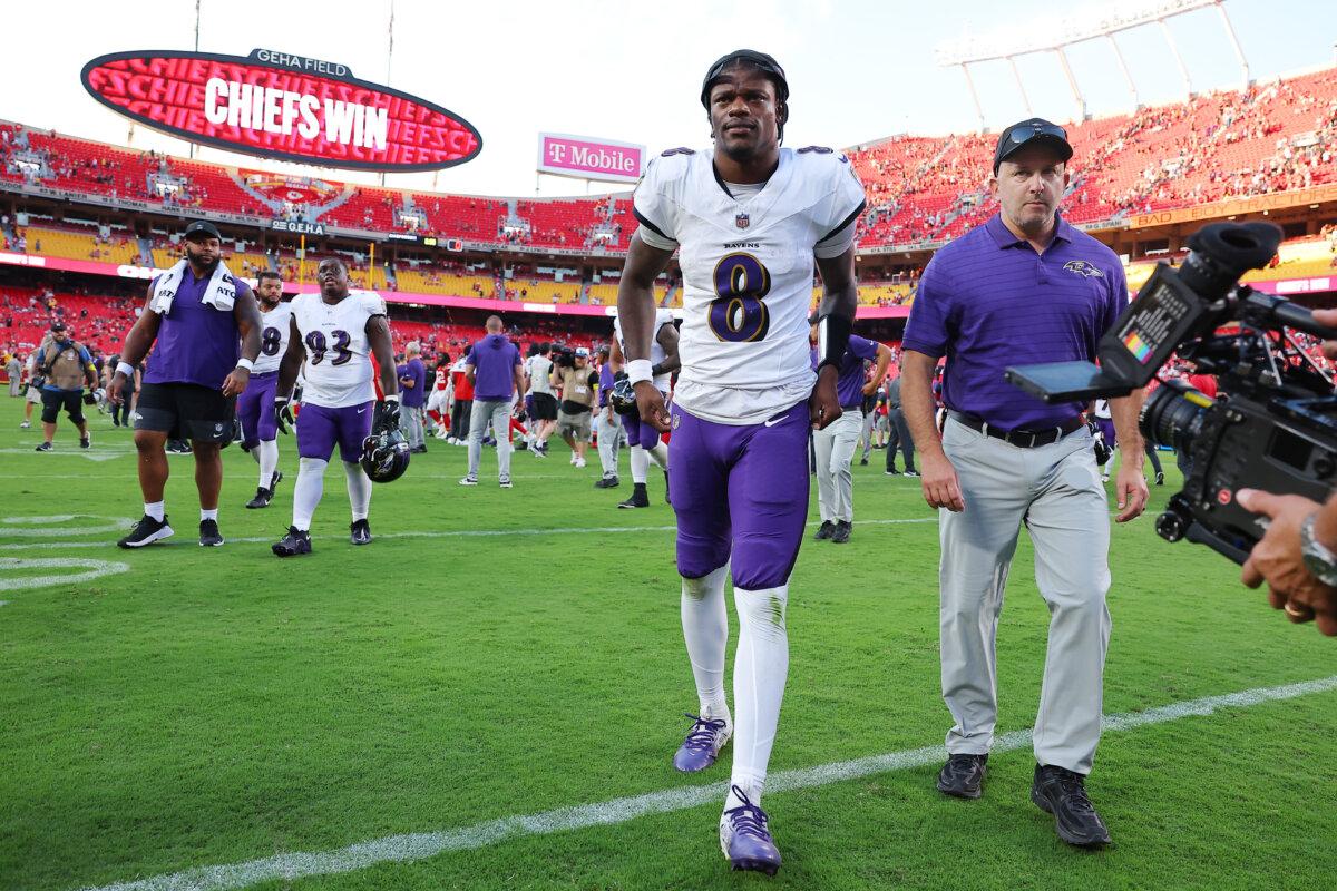Lamar Jackson (8) of the Baltimore Ravens leaves the field after losing to the Kansas City Chiefs 37–20 at Arrowhead Stadium in Kansas City, Mo., on Sept. 28, 2025. (David Eulitt/Getty Images)