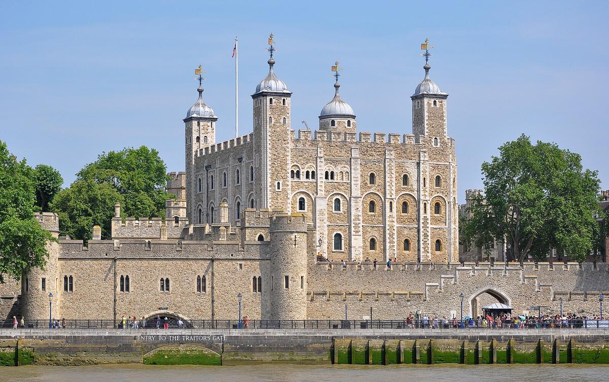 The Tower of London, when viewed from the River Thames. Thomas More was imprisoned for the last year of his life in the Tower. (<a href="https://commons.wikimedia.org/wiki/User:Bob_Collow%C3%A2n">Bob Collowan</a>/<a href="https://creativecommons.org/licenses/by-sa/3.0/deed.en">CC-BY-SA-3.0</a>)<span style="color: #ff0000;"> </span>