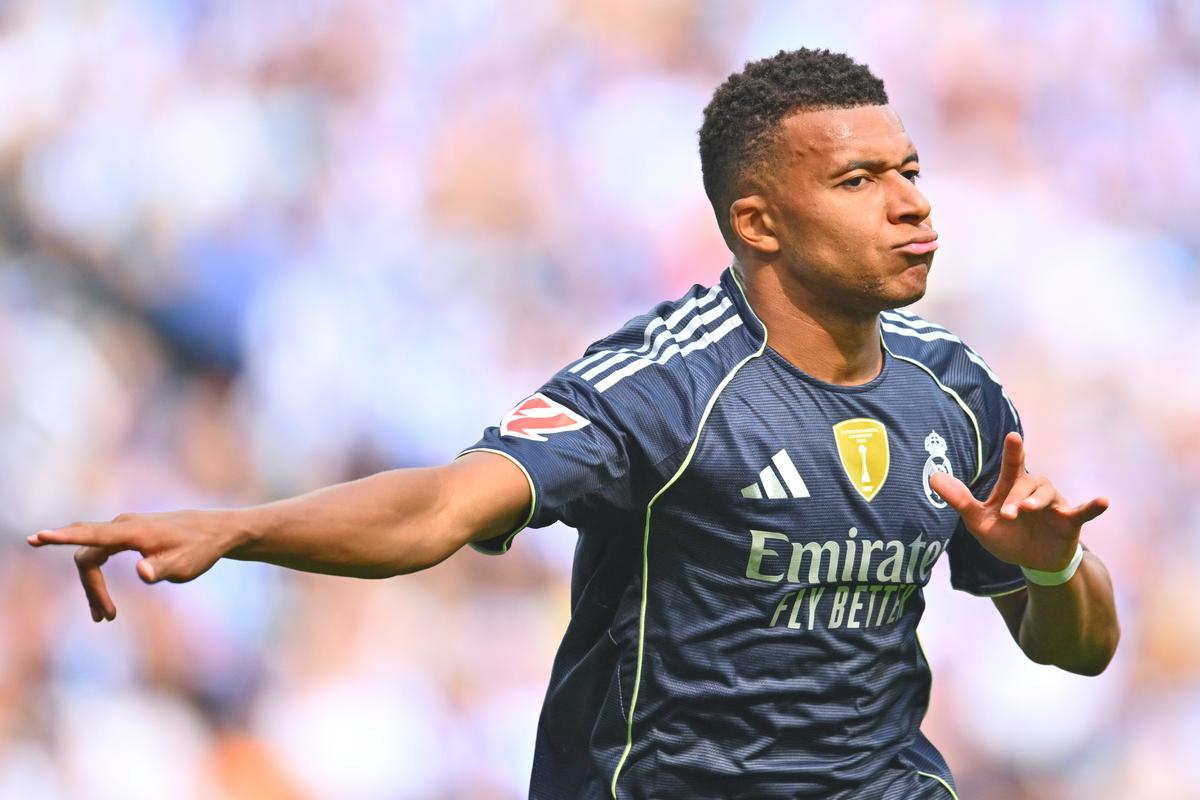 France Advances to Knockout Round With 3–0 Win Over Iraq