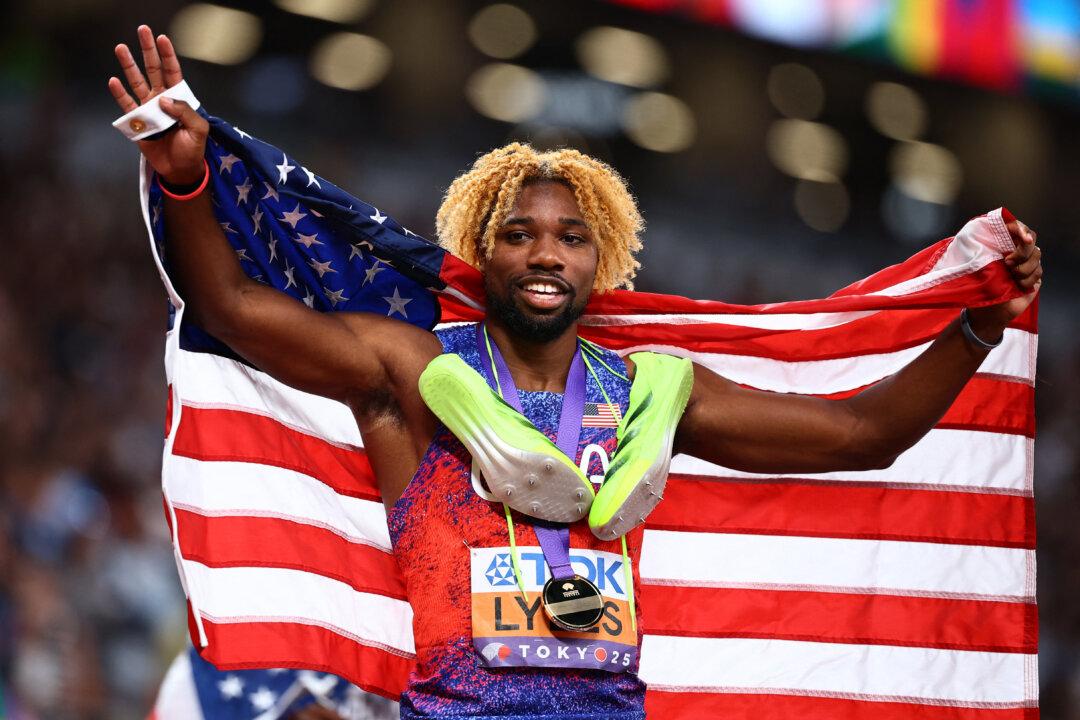 Lyles Surges Late to Win Fourth Successive 200m Gold