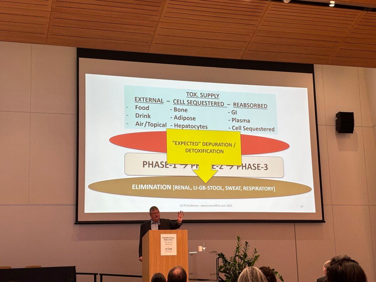 Dr. Paul Anderson speaks at a 2025 International Society for Orthomolecular Medicine conference in Toronto on Oct. 3, 2025. (Olivia Gomm/The Epoch Times)