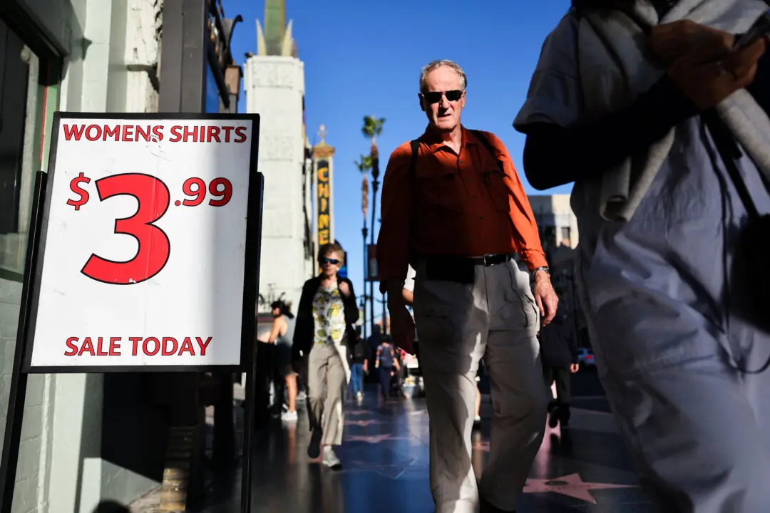 US Firms Reluctant to Pass Tariff Costs to Consumers: Beige Book