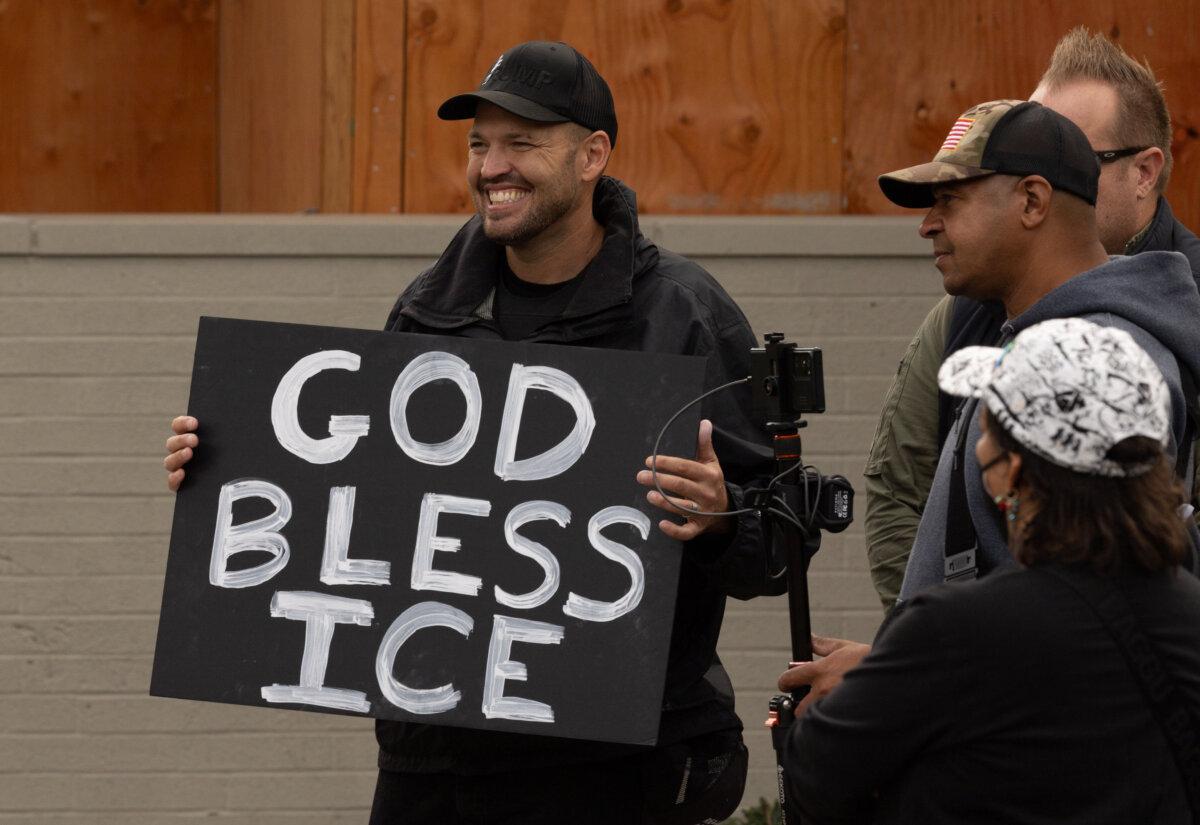 An immigration and Customs Enforcement (ICE) supporter stands in front of ICE offices in Portland, Ore., on Oct. 4, 2025. (John Fredricks/The Epoch Times)