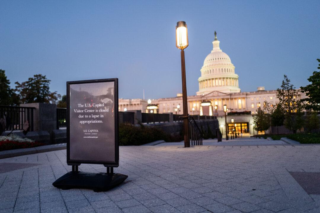 Senators Respond to White House Threats on Back Pay for Furloughed Workers as Shutdown Nears Day 8