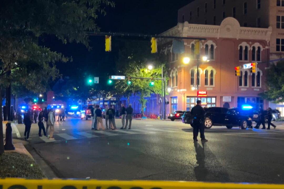 2 Killed, 12 Injured in Alabama Shootout