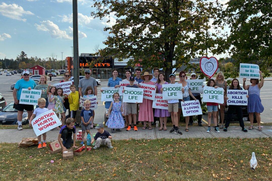‘Life Chain’: Thousands Gather Across Canada to Support Annual Pro-Life Event
