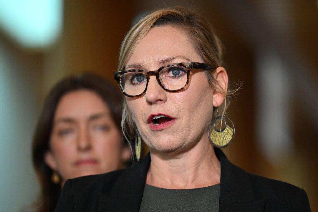 ‘Staggering’: Greens Leader Panned for Israel Comments After UK Synagogue Attack