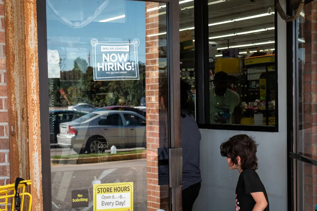 Number of Americans Receiving Unemployment Benefits Falls to 2-Year Low