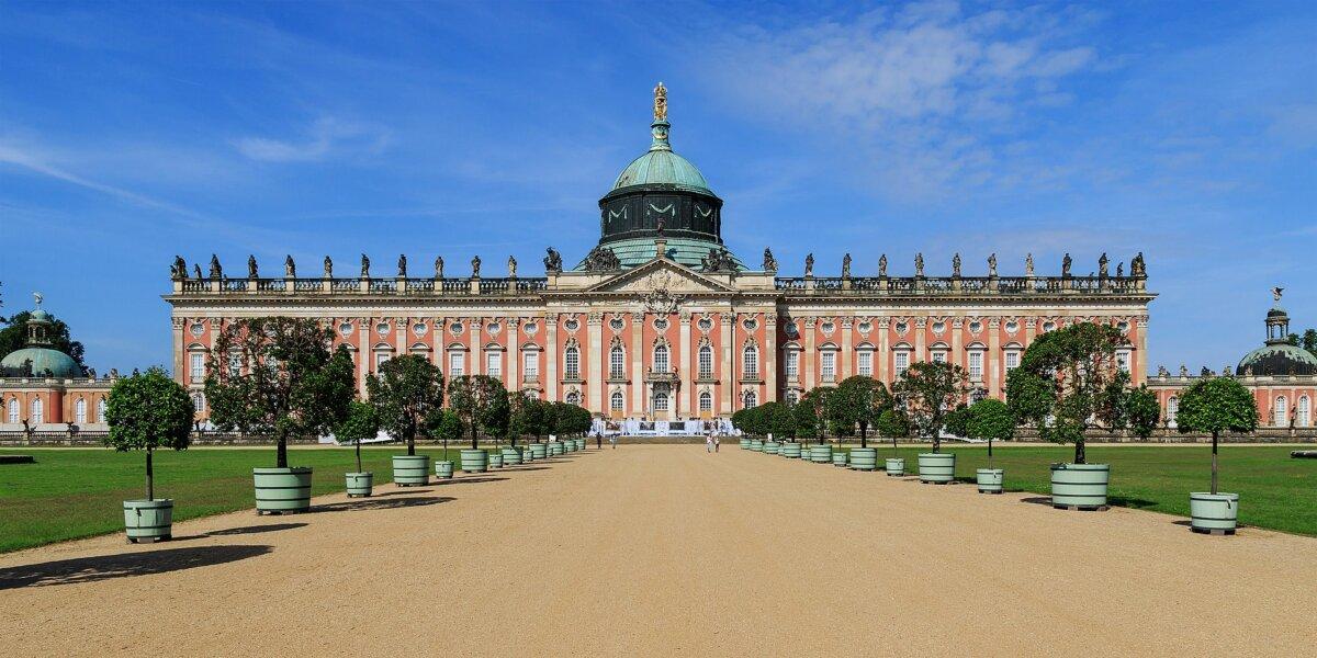 Sanssouci Palace in Potsdam, one of the many restored buildings in the city. (<a href="https://commons.wikimedia.org/wiki/User:A.Savin">A.Savin</a>/<a href="https://artlibre.org/licence/lal/en/">FAL</a>)