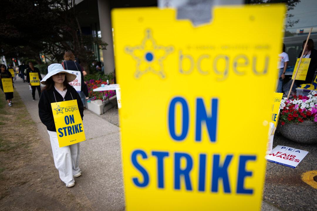 All BC Government Liquor, Cannabis Stores Now Behind Workers’ Pickets in Escalation