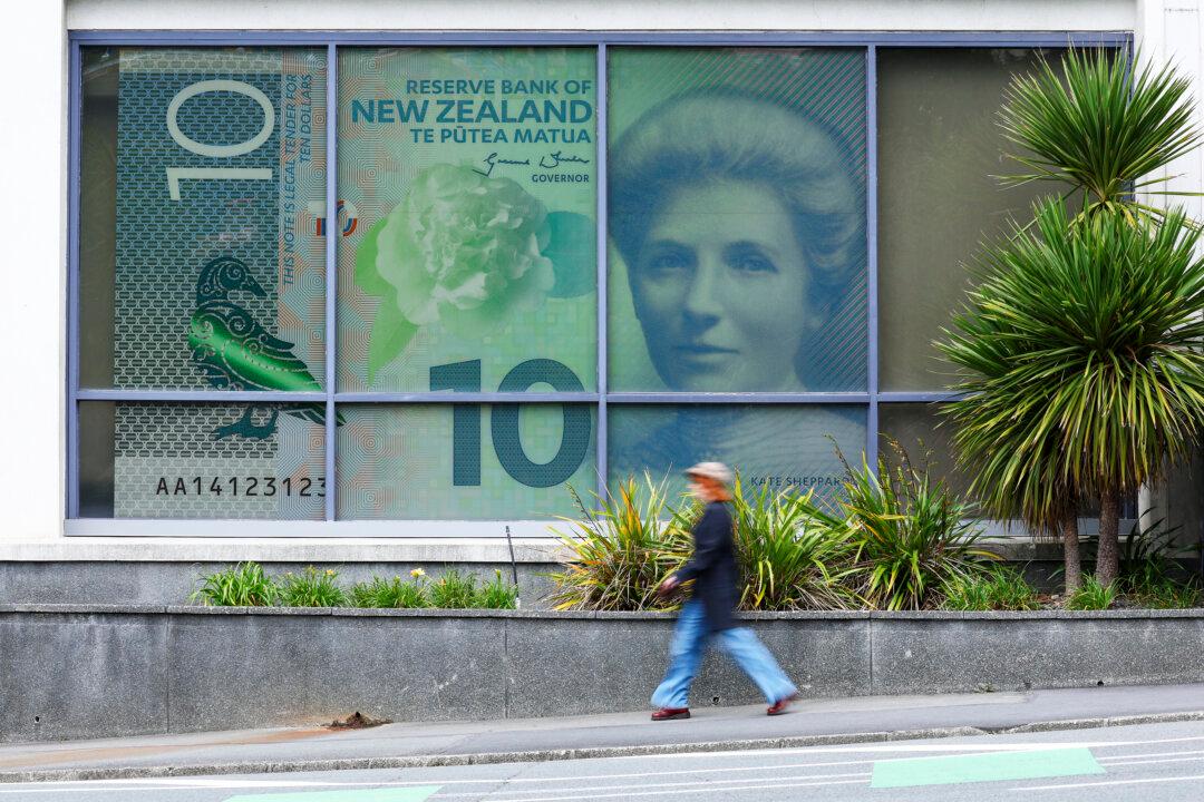 New Zealand’s Central Bank Drops Cash Rate to 2.5 Percent as Economy Wobbles