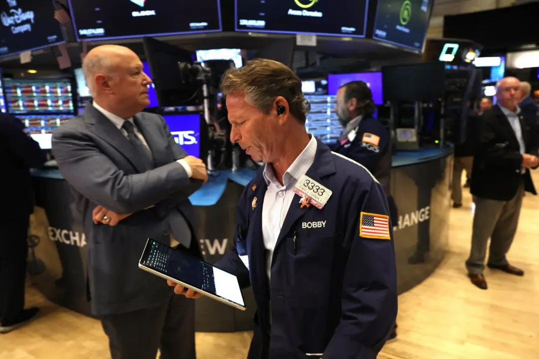 Wall Street Review: Stocks Sell Off Amid Renewed US–China Trade Tensions