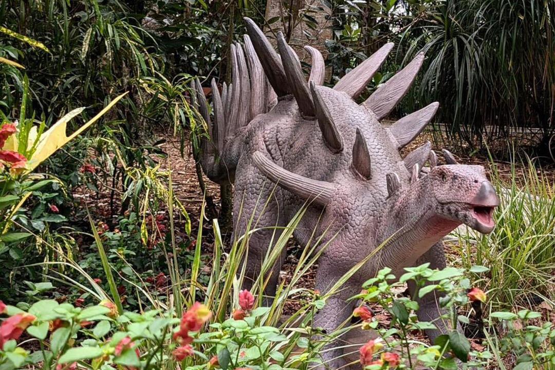 Jurassic Park in LA? Robot Dinosaurs Will Soon Invade This Botanic Garden