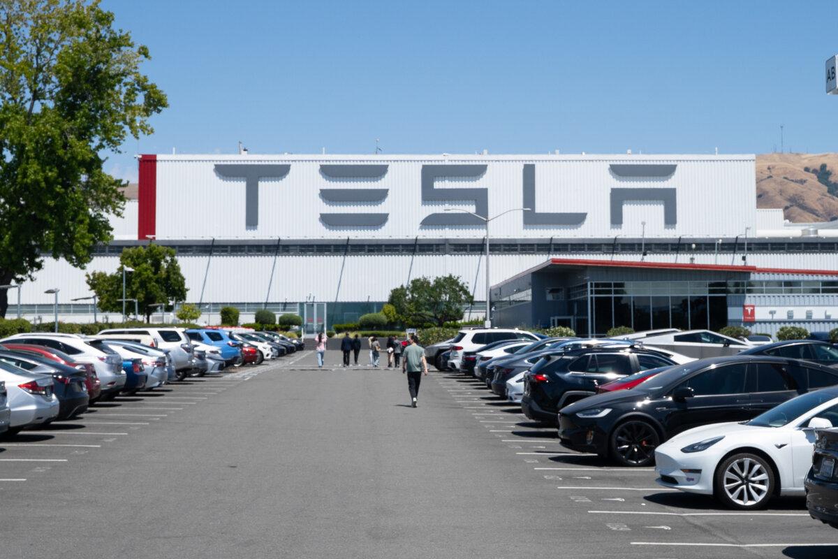 Tesla cars sit parked in a lot at the Tesla factory in Fremont, Calif., on July 26, 2025. (Gary Wang/Epoch Times)