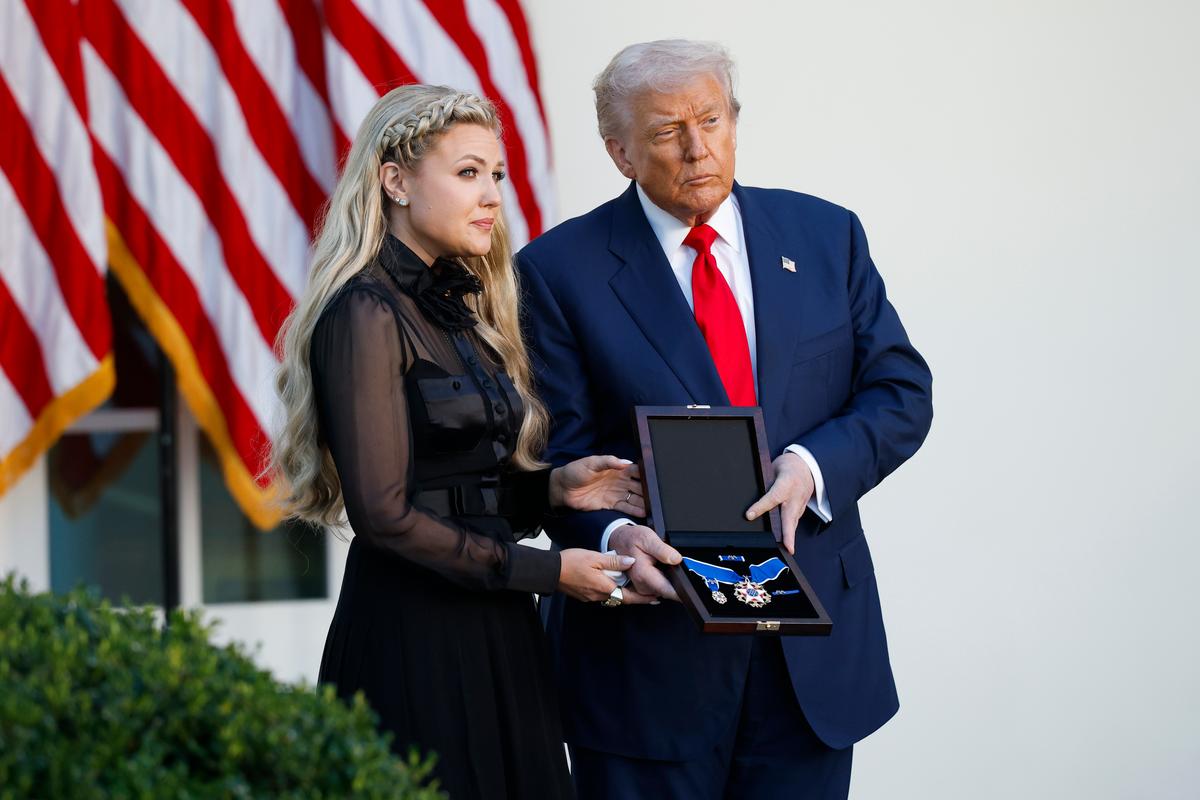 Trump Posthumously Awards Charlie Kirk the Presidential Medal of Freedom thumbnail