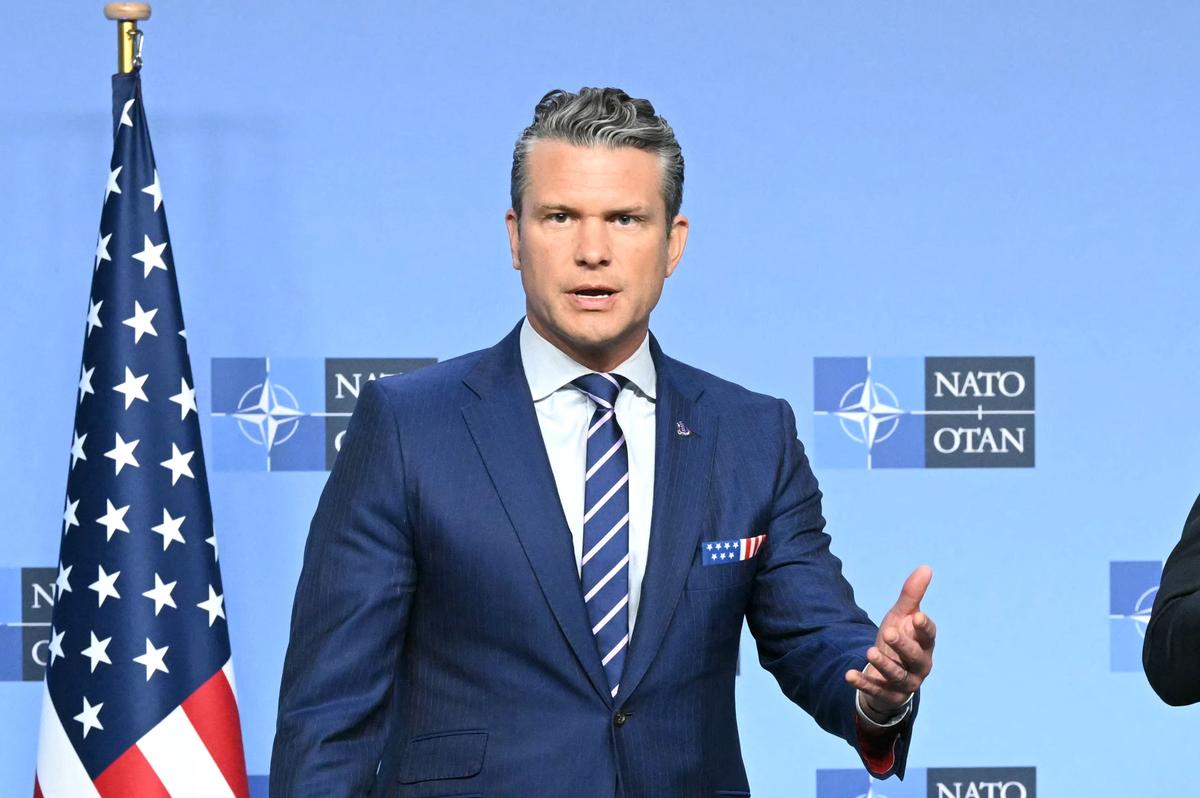 Cracked Windscreen Forces Plane Carrying Hegseth to Make Emergency Landing