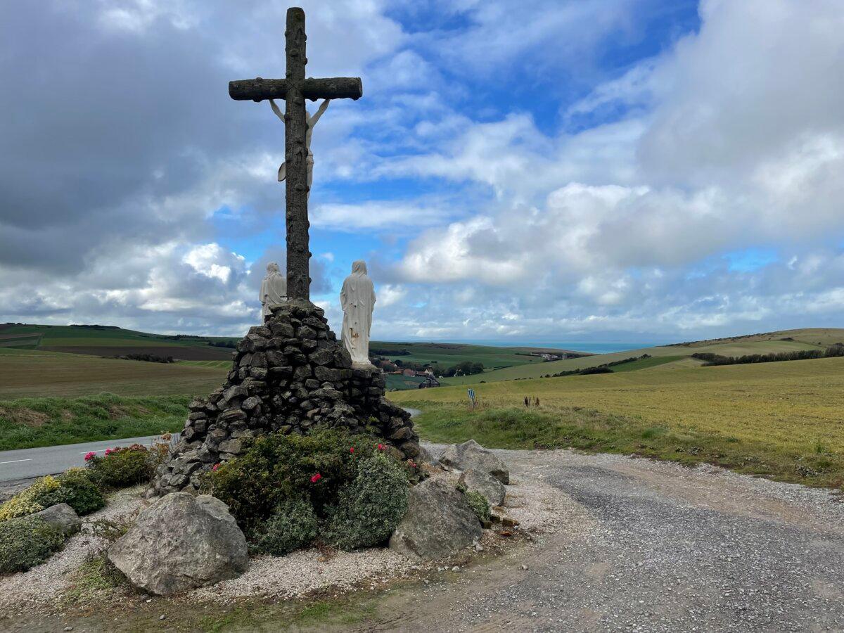 A religious statue overlooking Wissant, France, a quiet coastal town that has become a meeting point for migrants and smugglers planning crossings to England, on Oct. 15, 2025. (Owen Evans/The Epoch Times)